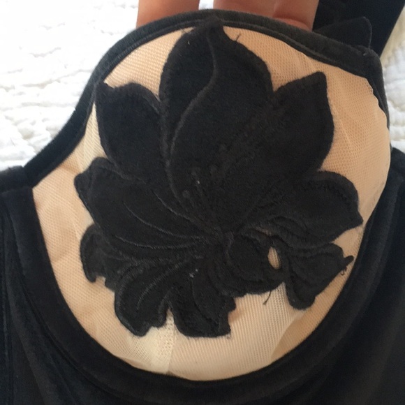 Victoria’s Secret Velvet Flower 36B Bra - Picture 6 of 15